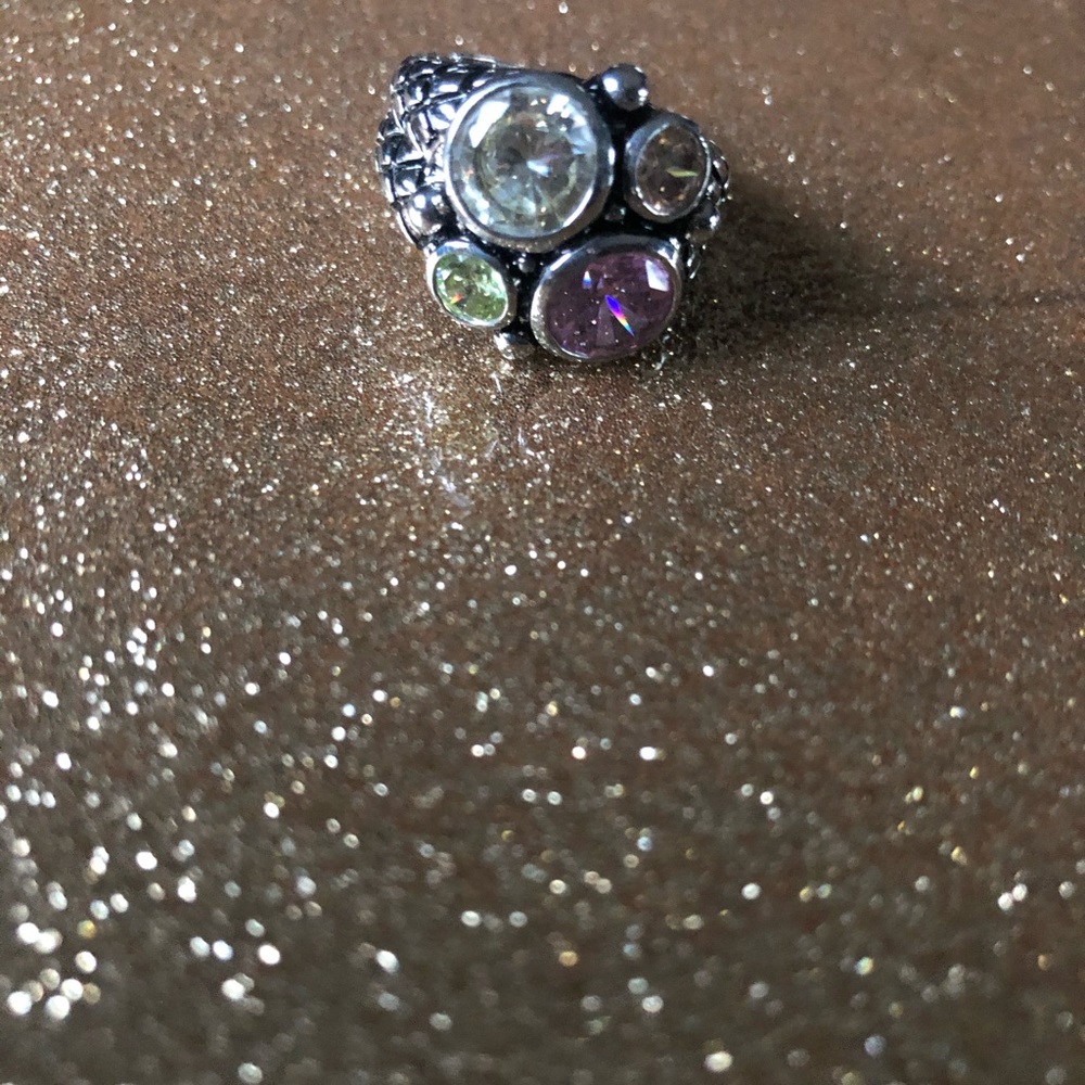 RING SIZE 8 BEAUTIFUL 4-CRYSTALS